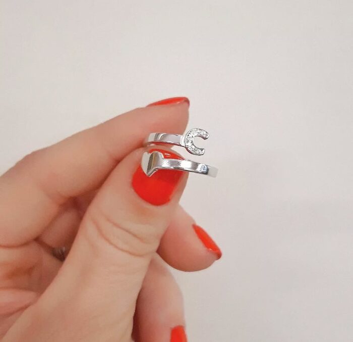 Anello contrarie' lettera con zirconi e cuore - immagine 2