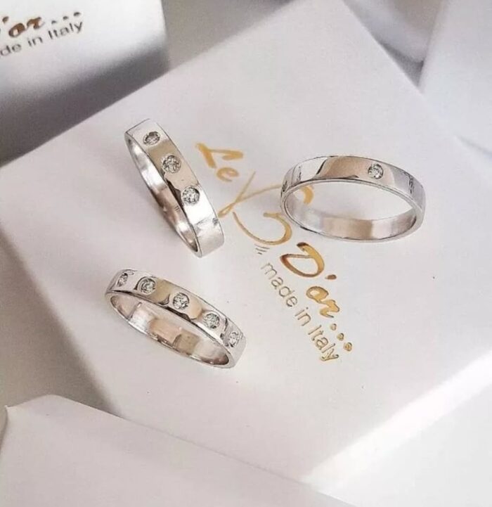Anello veretta con tre zirconi - immagine 4